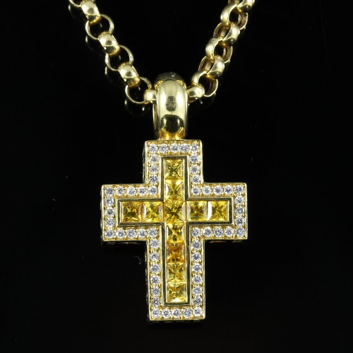 Pendentif croix saphirs...